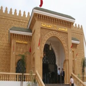 الحبس لإسباني متهم بتهريب السيارات