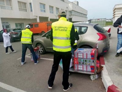 متطوعو الجرف الأصفر يساهمون في تعقيم المستشفى